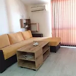 Apartament в комплекс зора 9a *