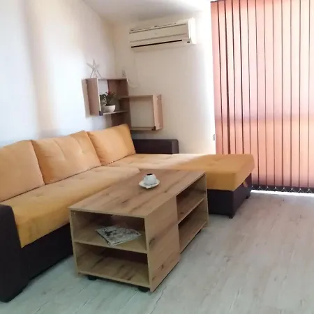 Apartment в комплекс зора 9a *